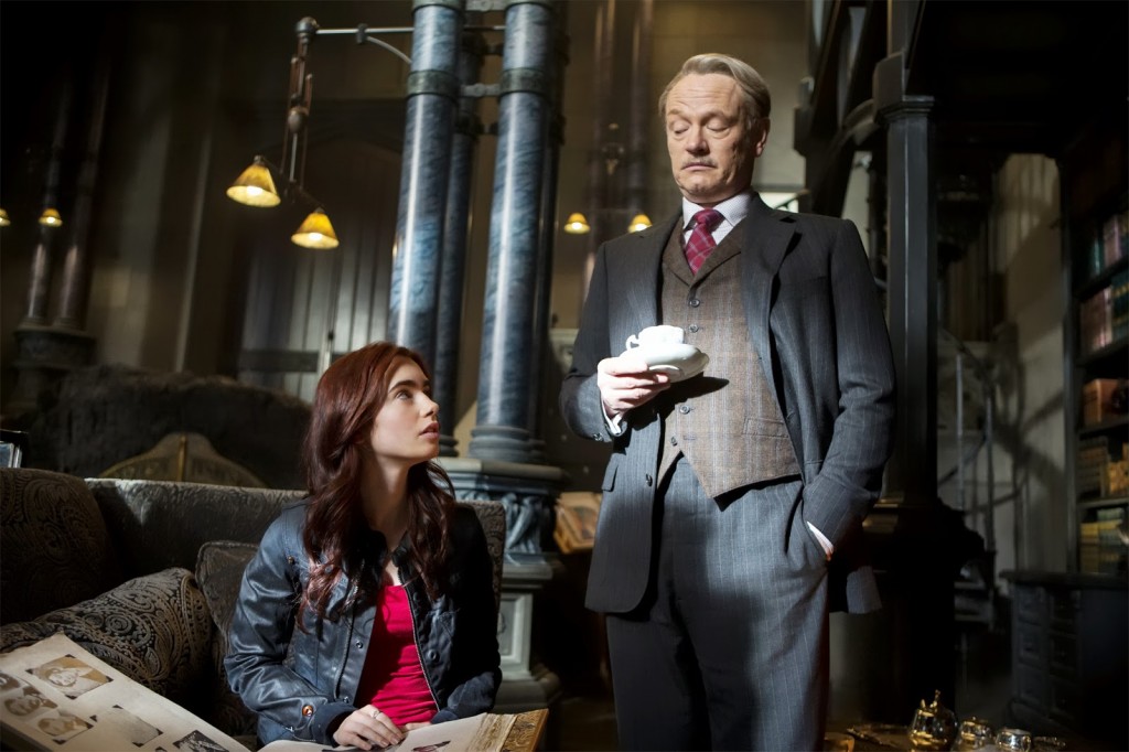 Mortal_Instruments-Lily_Collins-Jared_Harris-005