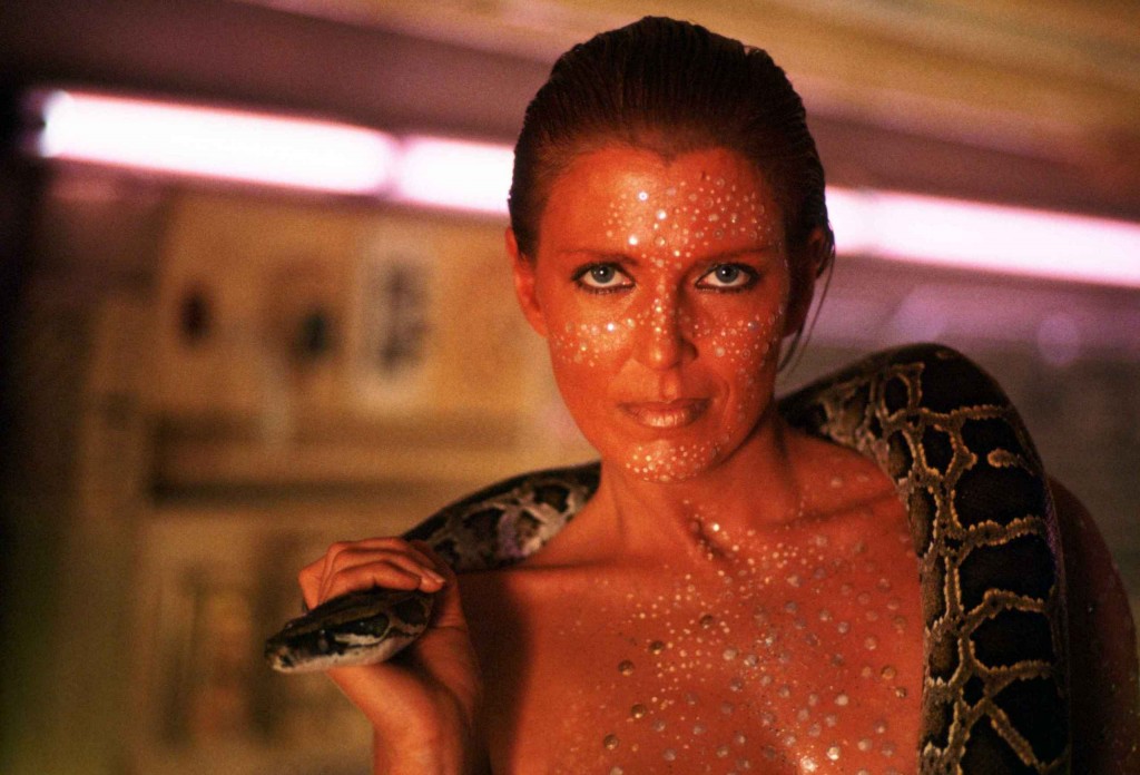 Joanna-Cassidy-as-Zhora-in-Blade-Runner-blade-runner-8229974-2560-1741