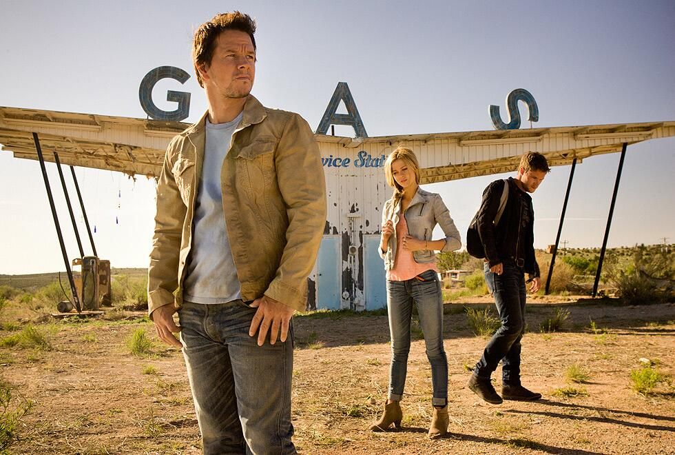 Transformers-4-Age-of-Extinction-Mark-Wahlberg-Jack-Reynor-and-Nicola-Pelt