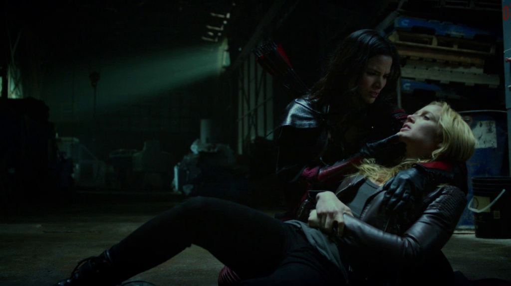 Nyssa_al_Ghul_holds_a_poisoned_Sara_Lance