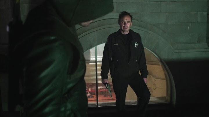 review-arrow-s02e03-broken-dolls-L-zldyI4