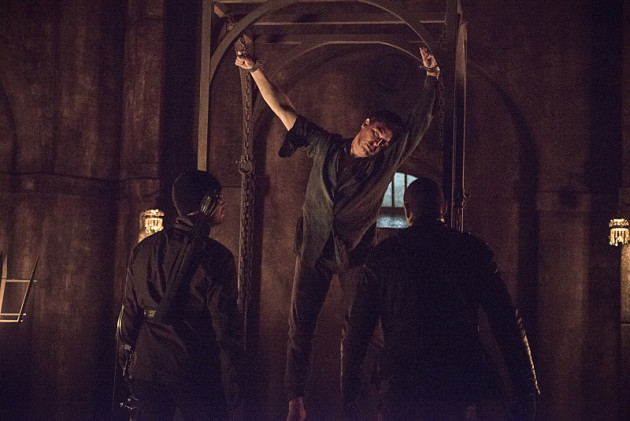 just-hanging-around-arrow-s3e15