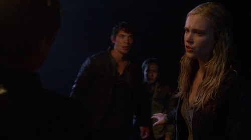 1x04-Murphy-s-Law-bellamy-and-clarke-the-100-37241408-500-280