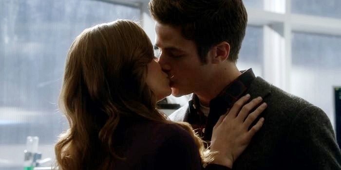 flash-season-1-episode-19-barry-caitlin-kiss