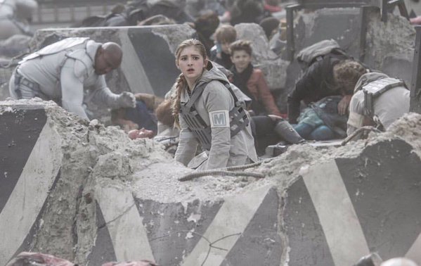 prim-rebel-medic-injured-refugee-children-peacekeeper-capitol